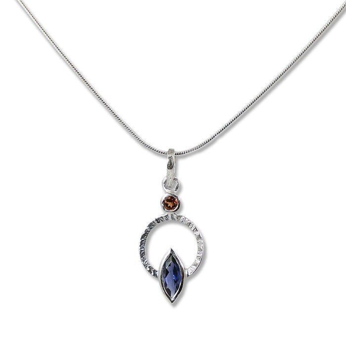 Q Necklace Silver, White Rhodium