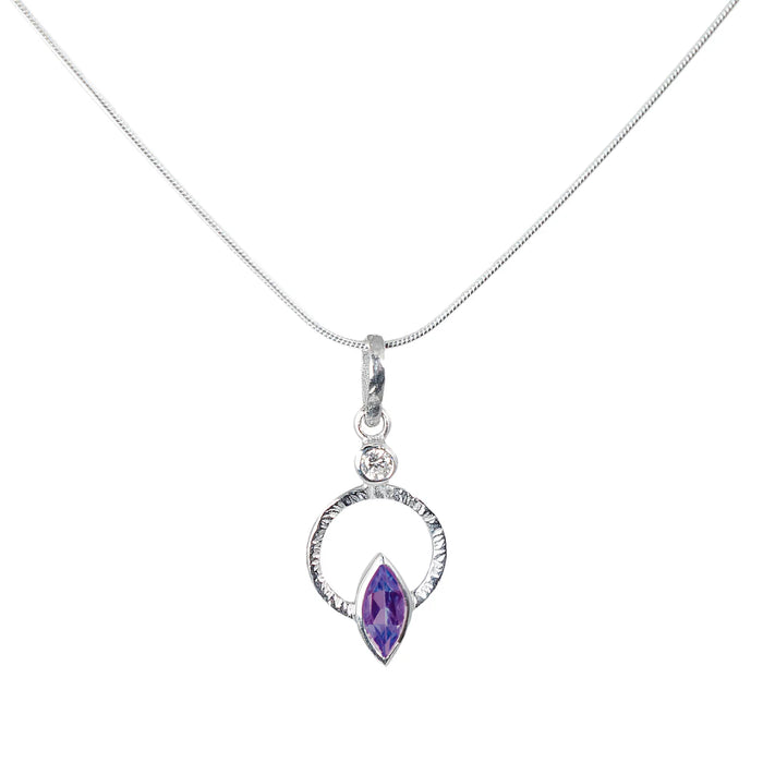 Q Necklace Silver, White Rhodium
