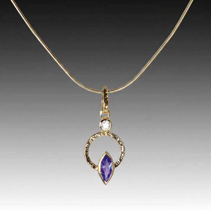 Q Necklace 18k Vermeil