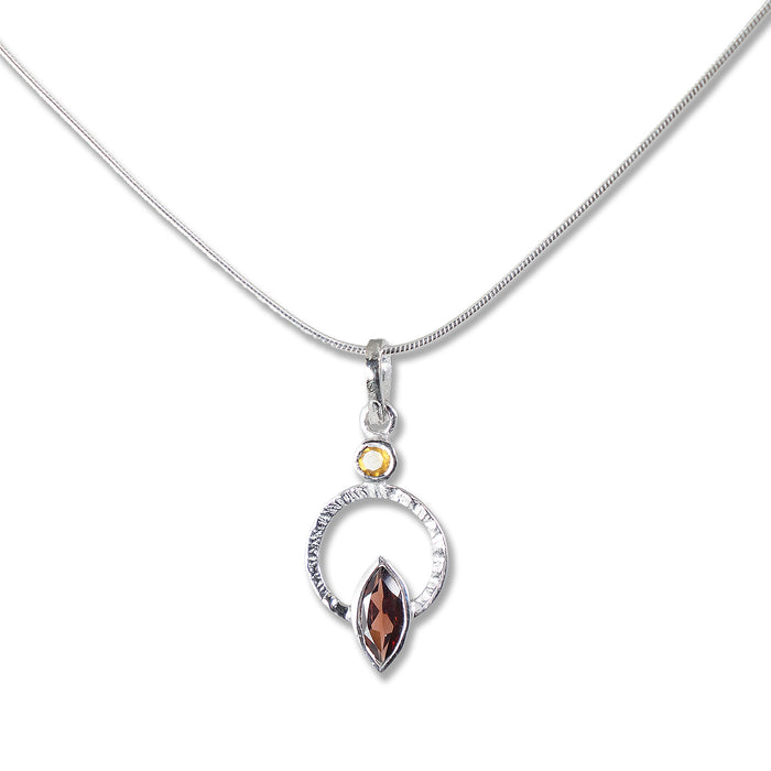 Q Necklace Silver, White Rhodium