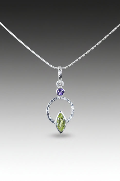 Q Necklace Silver, White Rhodium